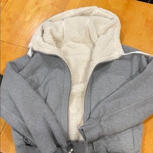 Reversible whit Sherpa and grey sweatshirt